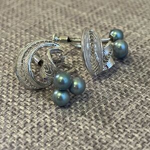 Vintage 1930s-1950s black pearl & silver screwback earrings